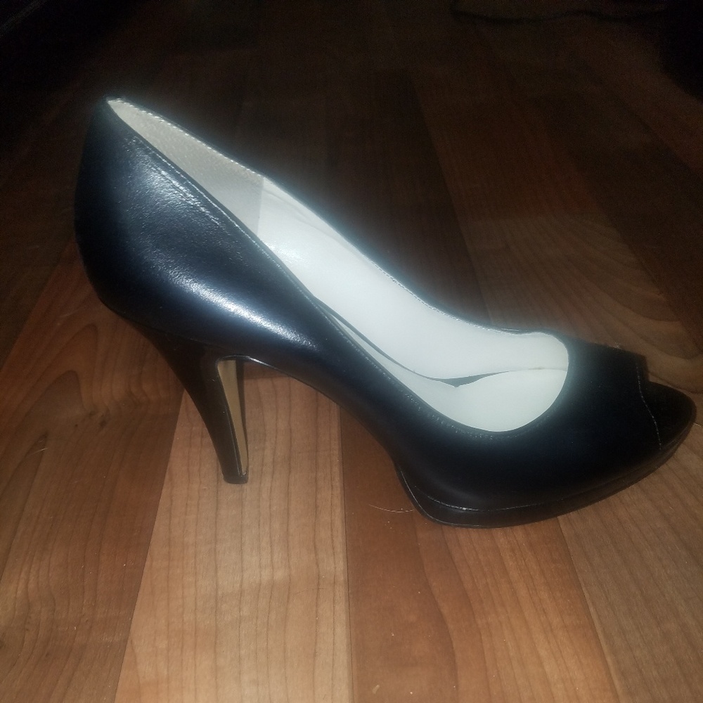 Nine West peak toe pumps